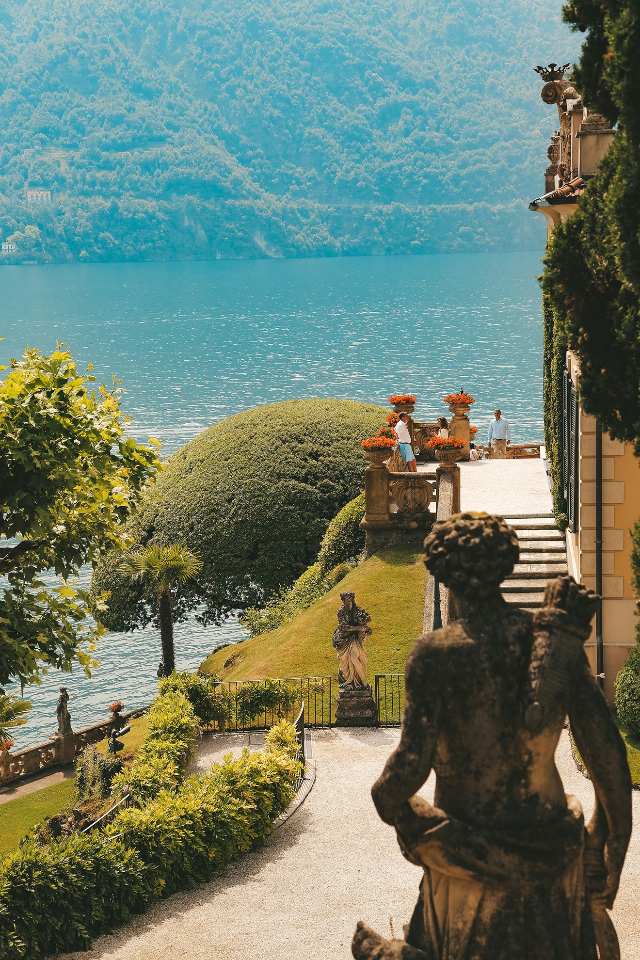 Romantic lakefront statue overlooking Lake Como, ideal wedding destination backdrop